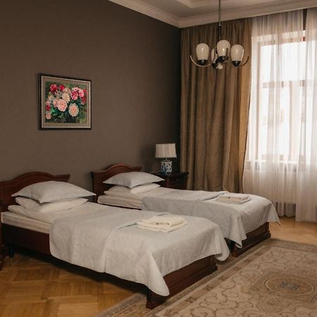 Hotel British Club Leopoli Esterno foto