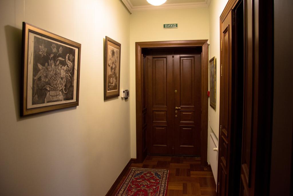 Hotel British Club Leopoli Esterno foto