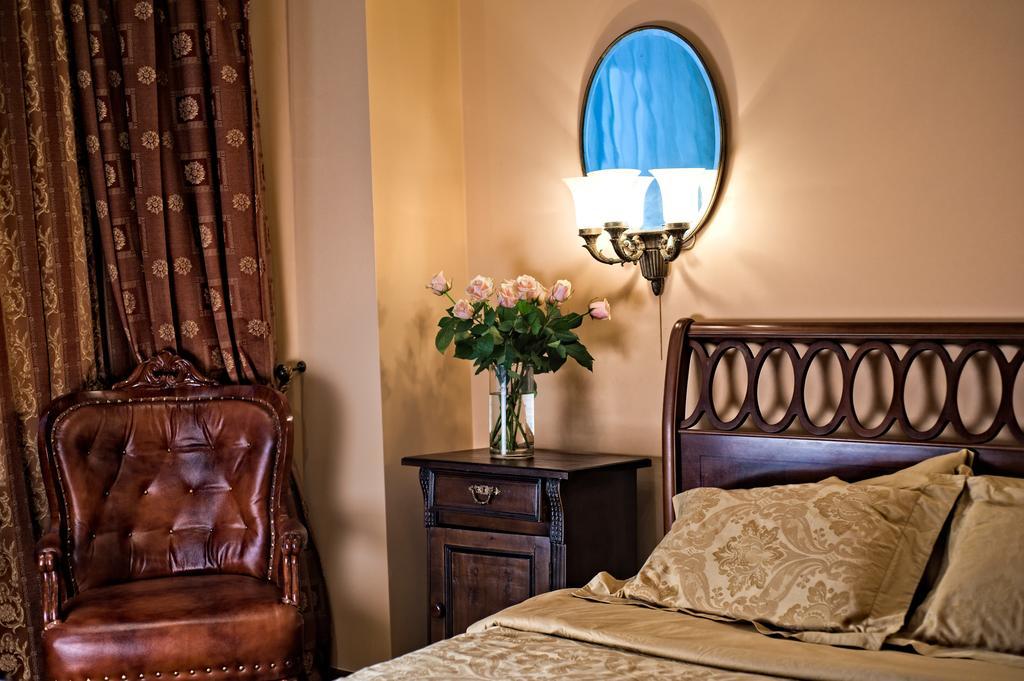 Hotel British Club Leopoli Esterno foto