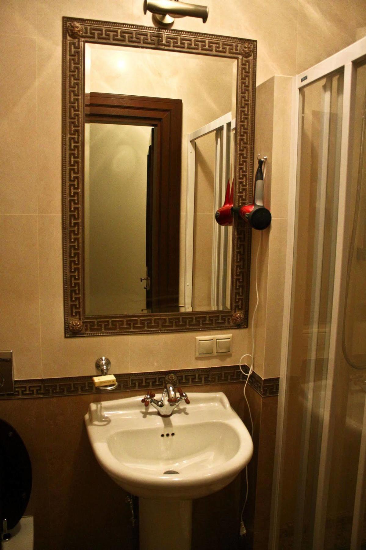 Hotel British Club Leopoli Esterno foto