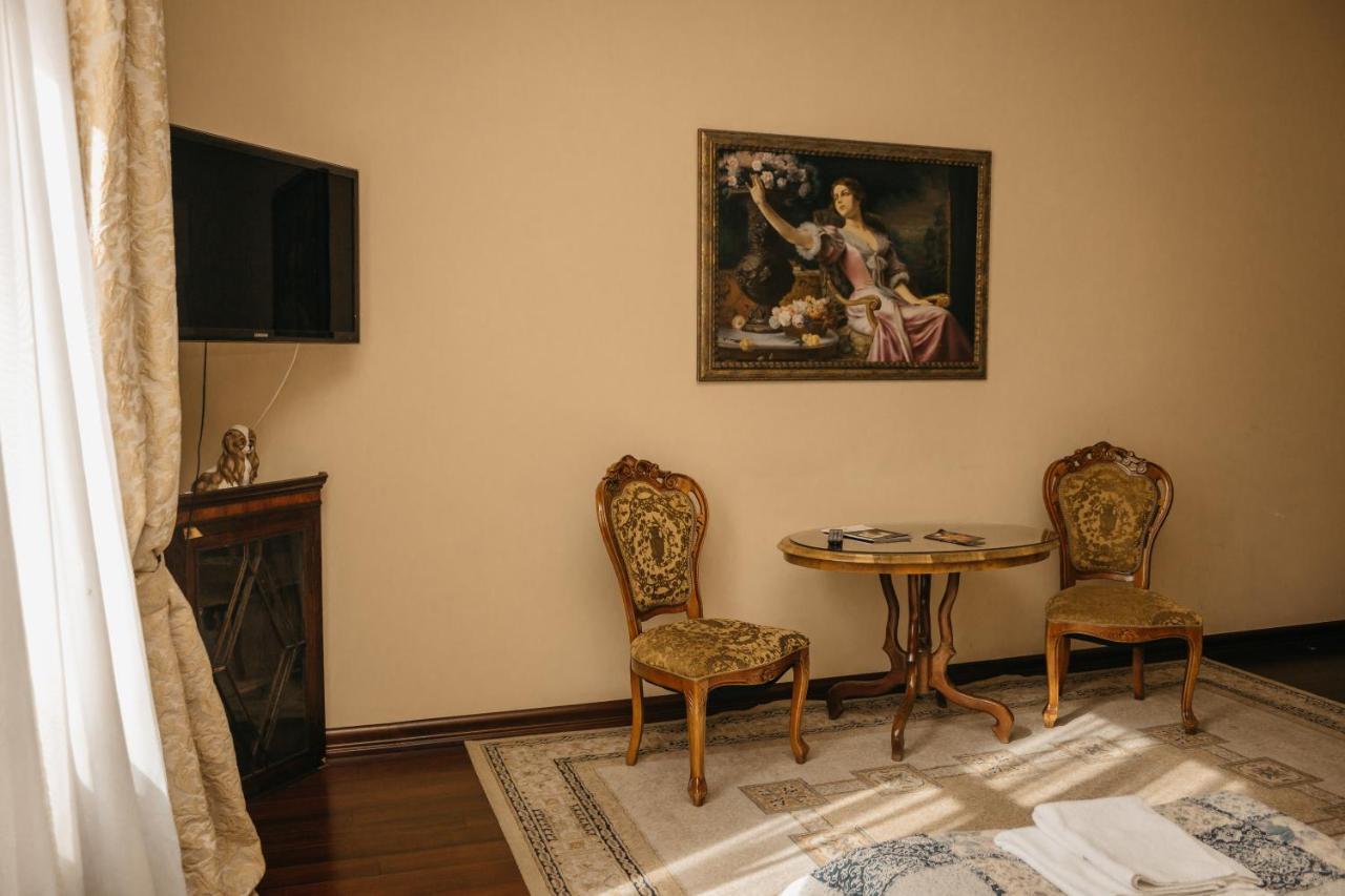 Hotel British Club Leopoli Esterno foto