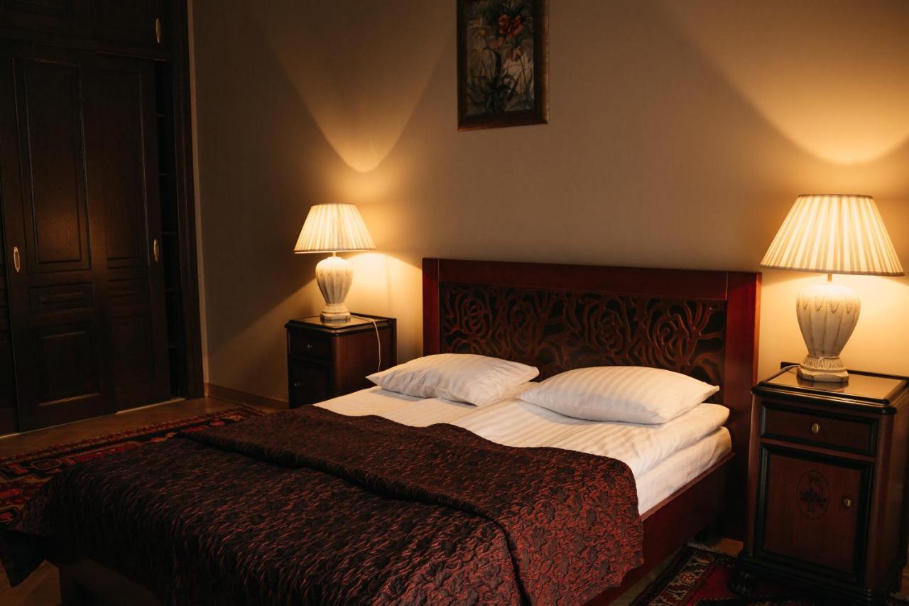 Hotel British Club Leopoli Esterno foto
